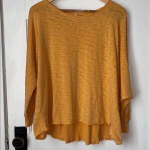 Relaxed Lightweight Women's Top in Mustard Yellow